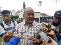 Wakil Gubernur Daerah Istimewa Yogyakarta, Kanjeng Gusti Paku Alam X saat diwawancara sejumlah awak media. FOTO : NADHIR ATTAMIMI