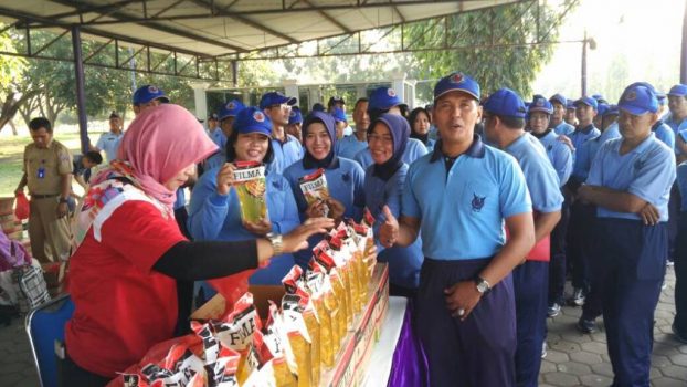Lanud Adisujipto menggelar pasar murah jelang ramadhan. FOTO : NADHIR