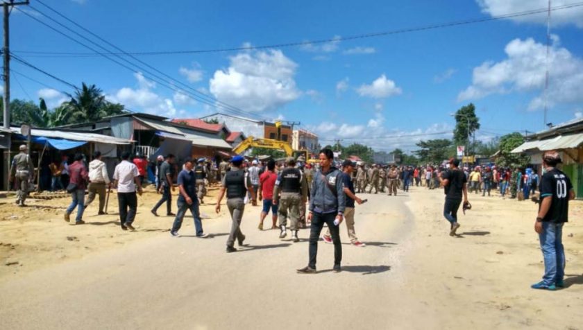 Dua Orang Petugas Pol PP Kendari Terluka Saat Penertiban Pasar Panjang