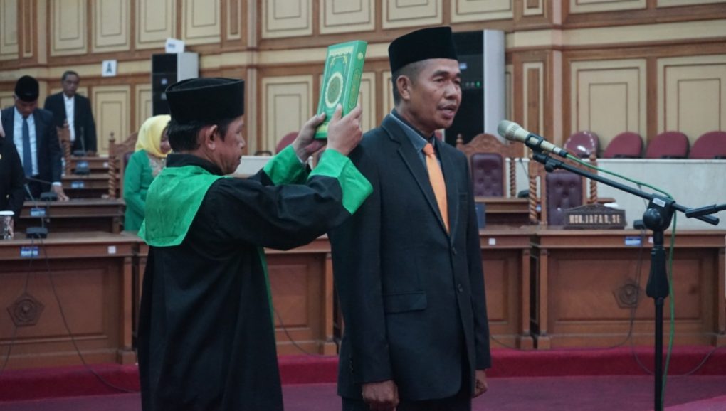 Bandung Resmi Jabat Anggota DPRD Sultra, Paw Ferry Angriawan