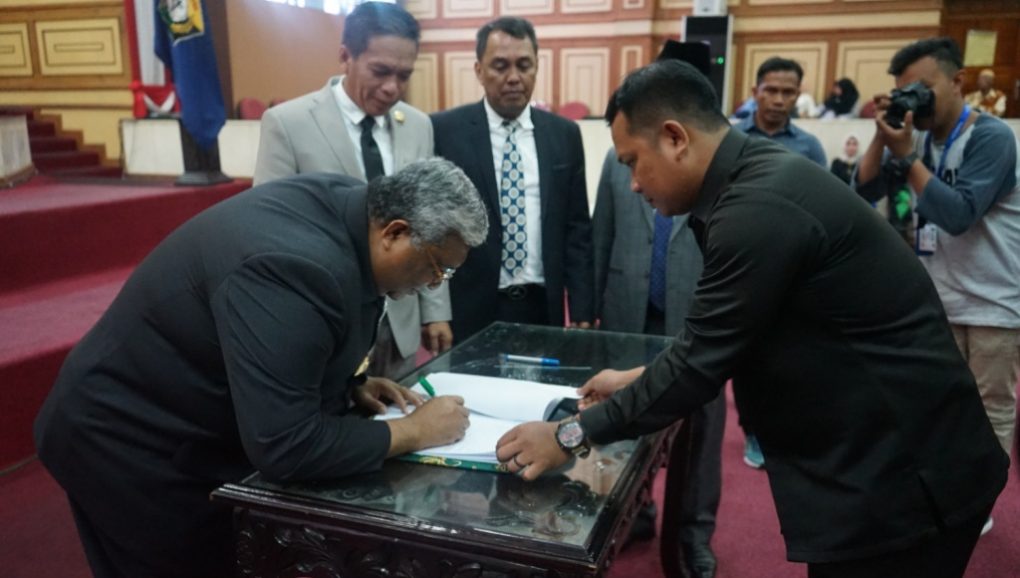 Bandung Resmi Jabat Anggota DPRD Sultra, Paw Ferry Angriawan