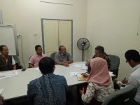 Paguyuban Pedagang saat Mengadu ke Ombudsman RI perwakilan Daerah Istimewah Yogyakarta pasca penggusuran oleh PT KAI. FOTO : NADHIR ATTAMIMI