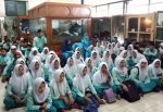 Pasca lulus ujian pelajar MTS Maarif Dlingo Bantul ini menyambangi Museum Bilogi. FOTO : NADHIR