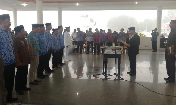 Bupati Konsel H Surunudin Dangga Saat Mengambil Sumpah Jabatan Dipendopo Rujab Bupati Konsel FOTO : MAHIDIN