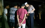 Kapolresta Probolinggo AKBP memergoki enam pemabuk di waktu sahur untuk kemudian diamankan. FOTO : ASL
