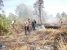 Pemadaman Api di lahan gambut yang melibatkan anggota Polisi dan masyarakat setempat. FOTO : MAN