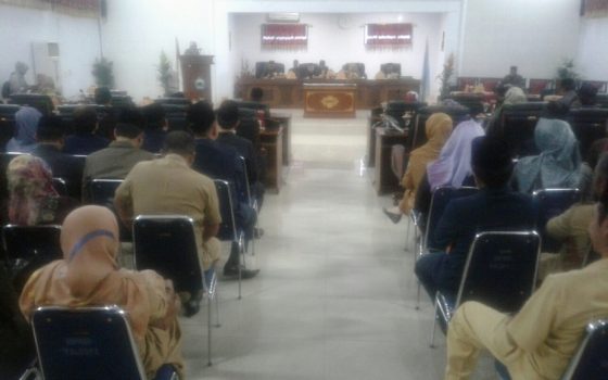 rapat pemandangan Fraksi di DPRD Bantaeng terkait rencana APBD-P tahun 2017 di ruang rapat DPRD Bantaeng. FOTO : SYAMSUDDIN