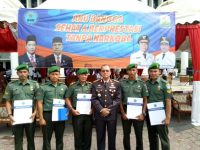 Personil TNI Kodim Aceh Timur mendapat menghargaan dari BBN Kota Langsa. FOTO : ROBY SINAGA