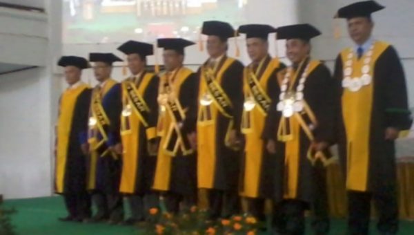 Tiga Guru Besar Universitas Haluoleo Dikukuhkan