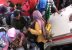 Penumpang kapal cepat Tujuan Raha-dan Baubau mulai pada di pelabuhan Nusantara kendari. FOTO : FT