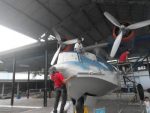 Yogyakarta melakukan pengecatan terhadap pesawat Amphibi PBY-505 Catalina. FOTO : NADHIR