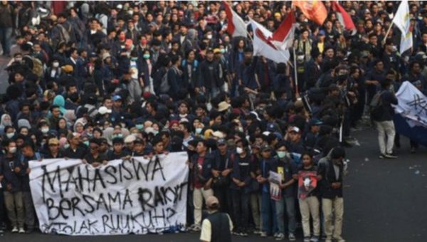 Tuntaskan Perjuanganmu Wahai Mahasiswa