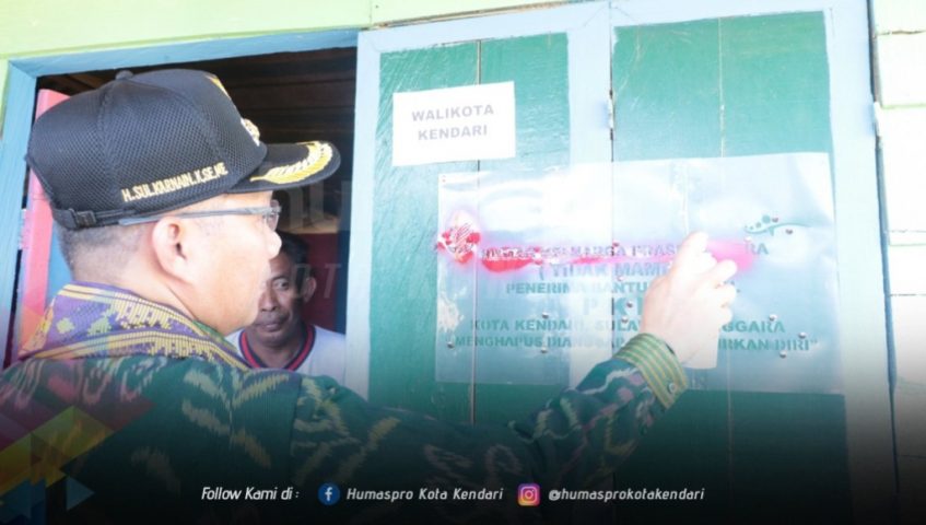 Walikota Sulkarnain Labeli Rumah Penerima PKH