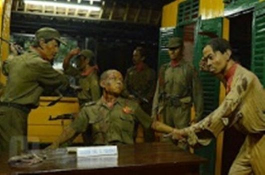 Patung yang menggambarkan akan kekejaman PKI terhadap petinmggi TNI AD tanggal 30 September 1965 di Museum Kesaktian Pancasila.