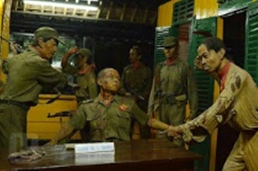 Patung yang menggambarkan akan kekejaman PKI terhadap petinmggi TNI AD tanggal 30 September 1965 di Museum Kesaktian Pancasila.