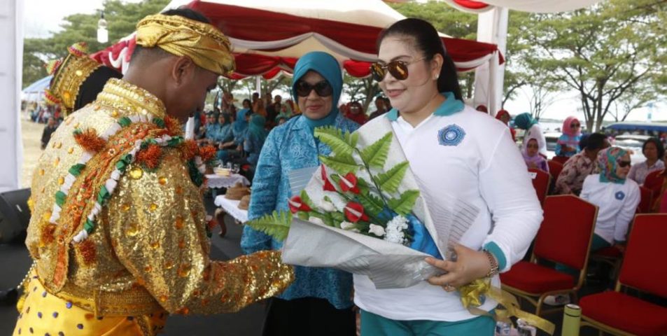 Jambore PKK Tingkat Sultra di Muna, Safaria Arhawi Pimpin Kontingen Wakatobi
