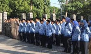 PNS Probolinggo Harap-harap cemas akan gaji 13 dan 14 yang belum cair untuk THR. FOTO : ASL