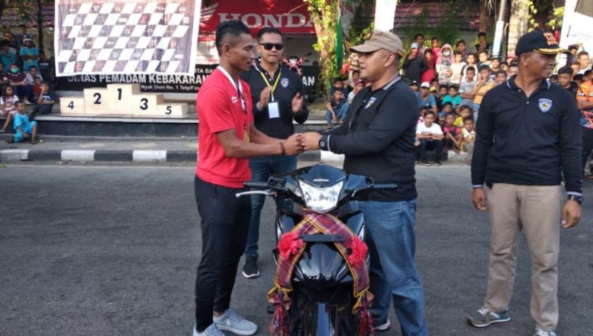 Pahlawan Asian Games, Husni Uba Terima Reward Motor Kapolres Baubau