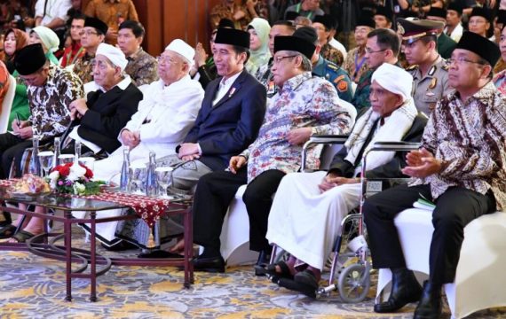 Presiden RI Joko Widodo saat menggelar pertemuan dengan para ulama dalam kunjungan kerjanya di Balik Papan Kalimantan Timur. FOTO : BIRO PERS KEPRESIDENAN