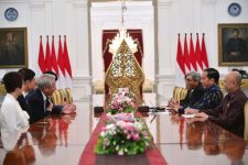 Presiden RI Ir H. Joko Widodo saat menggelar pertemuan membahas infrastruktur dan Ekonomi bersama deputi PM Singapura di Istana Negara. FOTO : BEY MACHMUDDIN