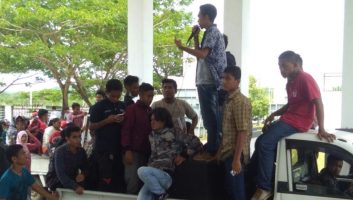 Jalan Tak Kunjung Diperbaiki, Masyarakat Serbu Dinas PU dan DPRD Muna