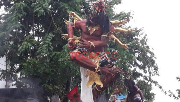 Pawai Ogoh - ogoh Menyambut Hari Raya Nyepi di Bali﻿