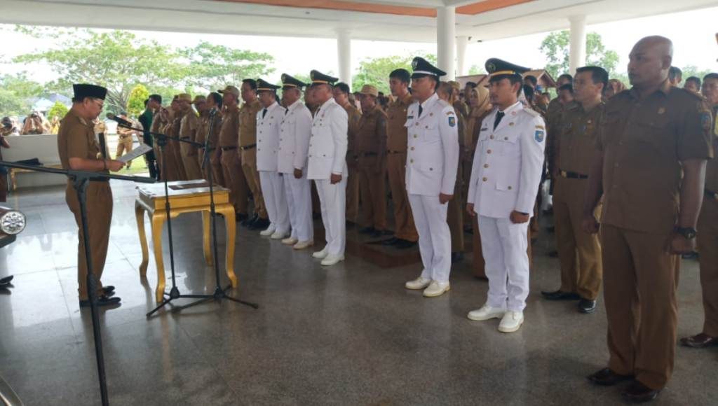 Lantik Eselon III dan IV, Bupati Konsel: Setiap Tiga Bulan Kita Lakukan Evaluasi