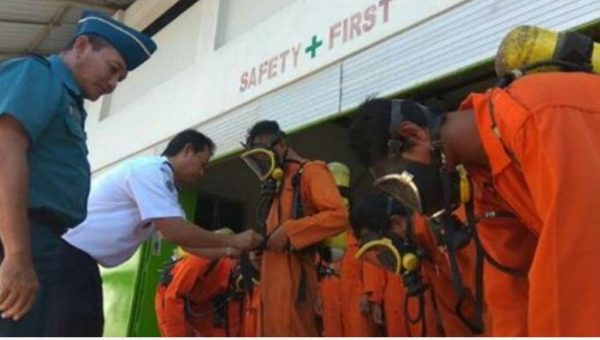 Perwira TNI - AL Asal Jepara Ini Beri Pelajaran Safety Pelayaran Kepada Nelayan