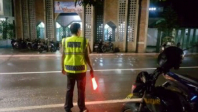 122 Personel Polres Bantaeng Gelar Pengaman di Masjid