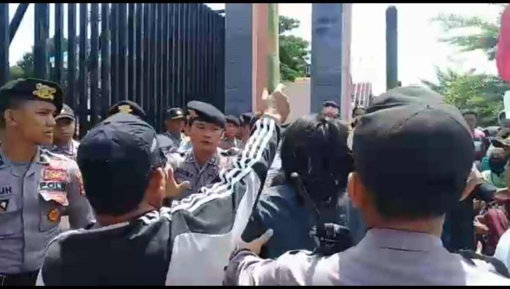 Demo Pilkades di Kolaka Ricuh, Dua Warga Dimankan Petugas