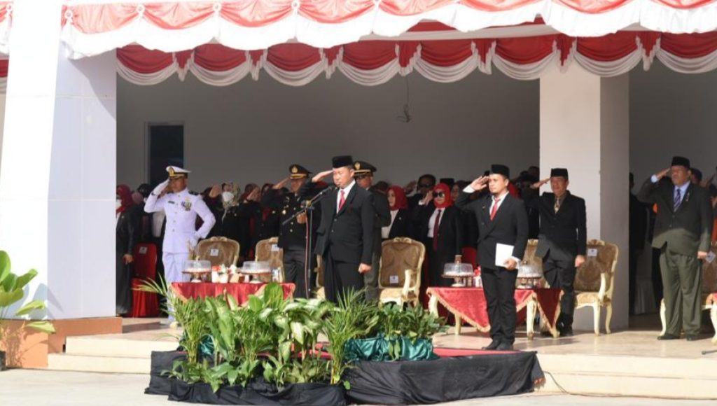 Pemkot Gelar Upacara Hari Pahlawan dan Tabur Bunga di TMP Watubangga