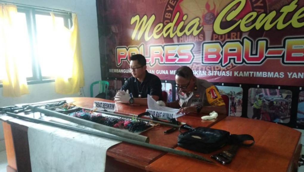 Video : Pasca Bentrok, Polres Baubau Amankan Pelaku, 2 tombak,  13 parang dan 33 busur