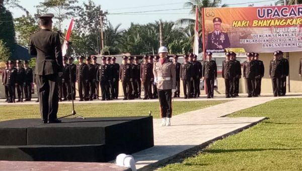 ﻿Penyerahan Hadiah Lomba Pos Kamling HUT Bhayangkara ke 73
