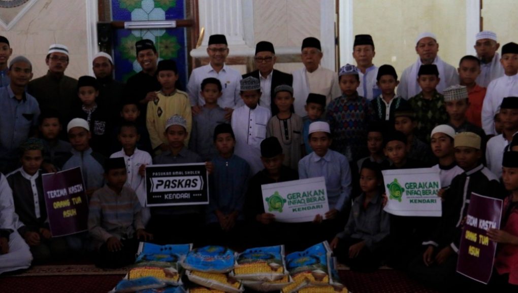 Wali Kota Kendari Serahkan 1,7 Ton Beras ke Ponpes Al-Askar