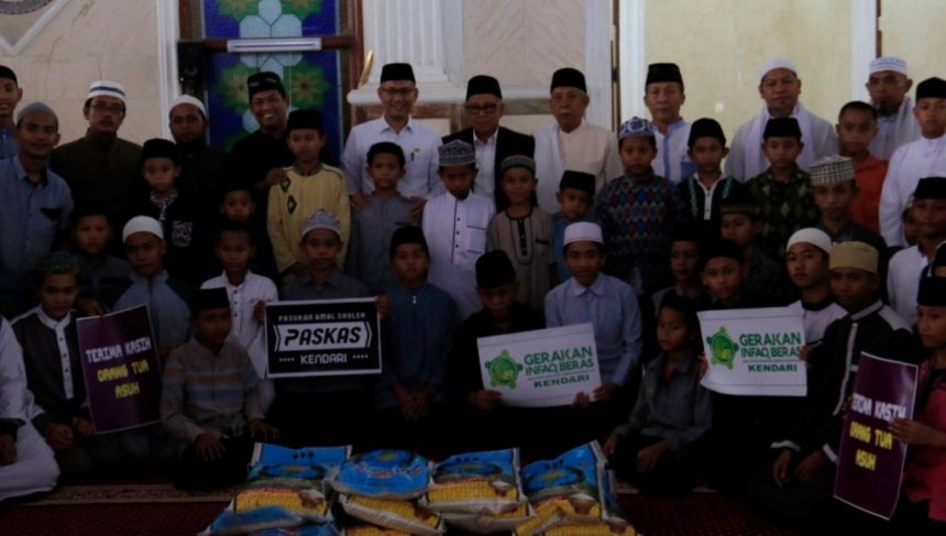 Wali Kota Kendari Serahkan 1,7 Ton Beras ke Ponpes Al-Askar