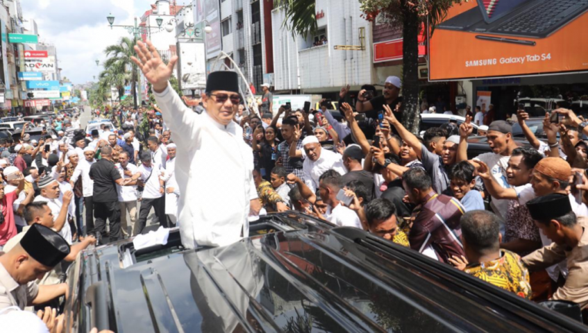 Ribuan Warga Ambon Tumpah Ruah Sambut Prabowo