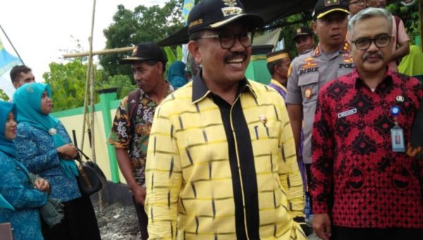 Arhawi: Kalau Memunggut Sampah Jangan Lagi Pakai Kantong Plastik