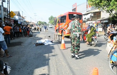 Tabrakan Truk Vs Sepeda Motor Satu Tewas