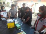 jajaran BNN dan dirnarkoba Sultra saat melakukan razia narkoba di sejumlah kos-kosan di kota Kendari. FOTO : ONNO