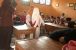 Hari pertama masuk Sekolah, siswa SD ini berebutan tempat duduk. FOTO : NURAKHMAWATIl