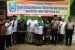 Kapolres Probolinggo AKBP Arman Asmara Syarifuddin, SH, SIK, MH dengan didampingi Kapolsek Kompol Budi Harianto dan sejumlah orang tua murid menghadiri peringatan hari ulang tahun SMP Badridduja Full Day School yang ke 5 tahun. FOTO : ASL
