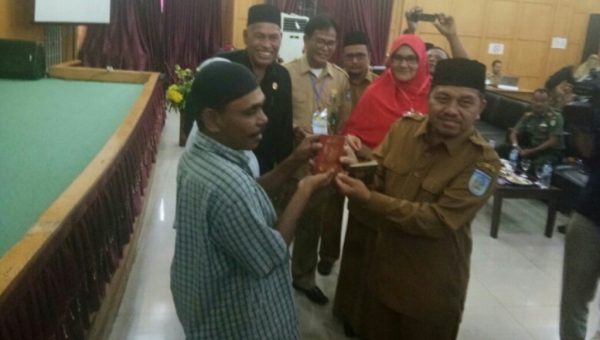 50 Pasangan Warga Korban Komplet Dan Kurang Mampu Ikuti Sidang Itsbat