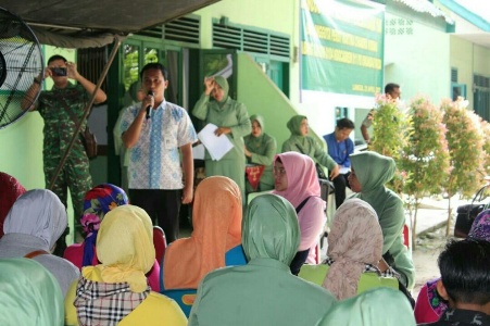 Persit Candra Kirana cabang XXI Koorcabrem 011/Lilawangsa PD Iskandar Muda gelar pemeriksaan kesehatan. FOTO : ROBY ISKANDAR