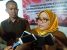 Rosmina, Direktur Sarana Sultra Ventura saat memberikan keterangan pers kepada sejumlah awak media. FOTO : LM FAISAL