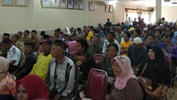 Pemkab Aceh Singkil Serahkan Dana Bantuan RTLH Kepada 128 KK