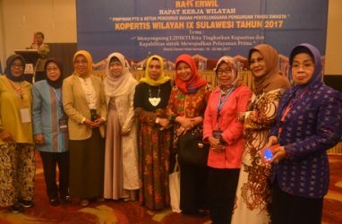 Inilah para rektor perempuan di perguruan tinggi Swasta yang meramaikan rakerwil Kopertis IX yang dilaksanakan di kota Kendari. FOTO : YAHYA