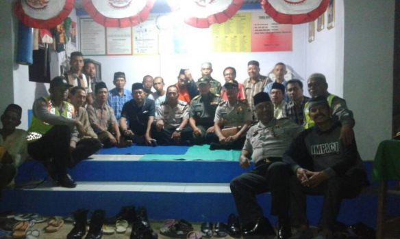 safari penilaian Pos kamling yang di gelar oleh pemerintah kecamatan Tongas Kabupaten probolinggo. FOTO : ASL