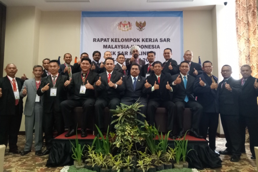 Foto bersama usai menggelar latihan SAR Malindo Perkuat Antisipasi Kecelakaan Perbatasan Wilayah. FOTO : NADHIR ATTAMIMI
