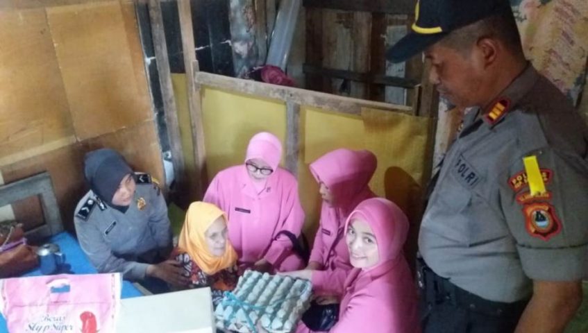 Satbinmas dan Bhayangkari Polres Selayar Gelar &ldquo;Jumat Berbagi&rdquo;