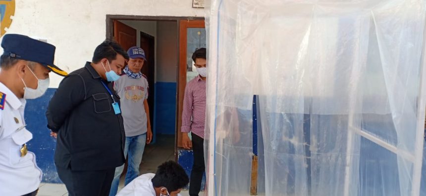 Anggota DPRD Sultra Sumbangkan Bilik Desinfektan